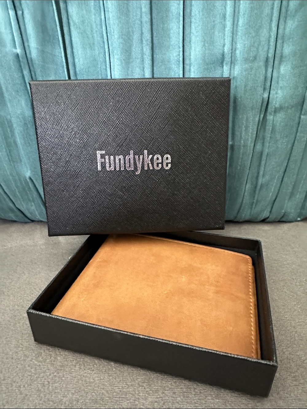 Men's engraved  Bifold Wallet in Tan